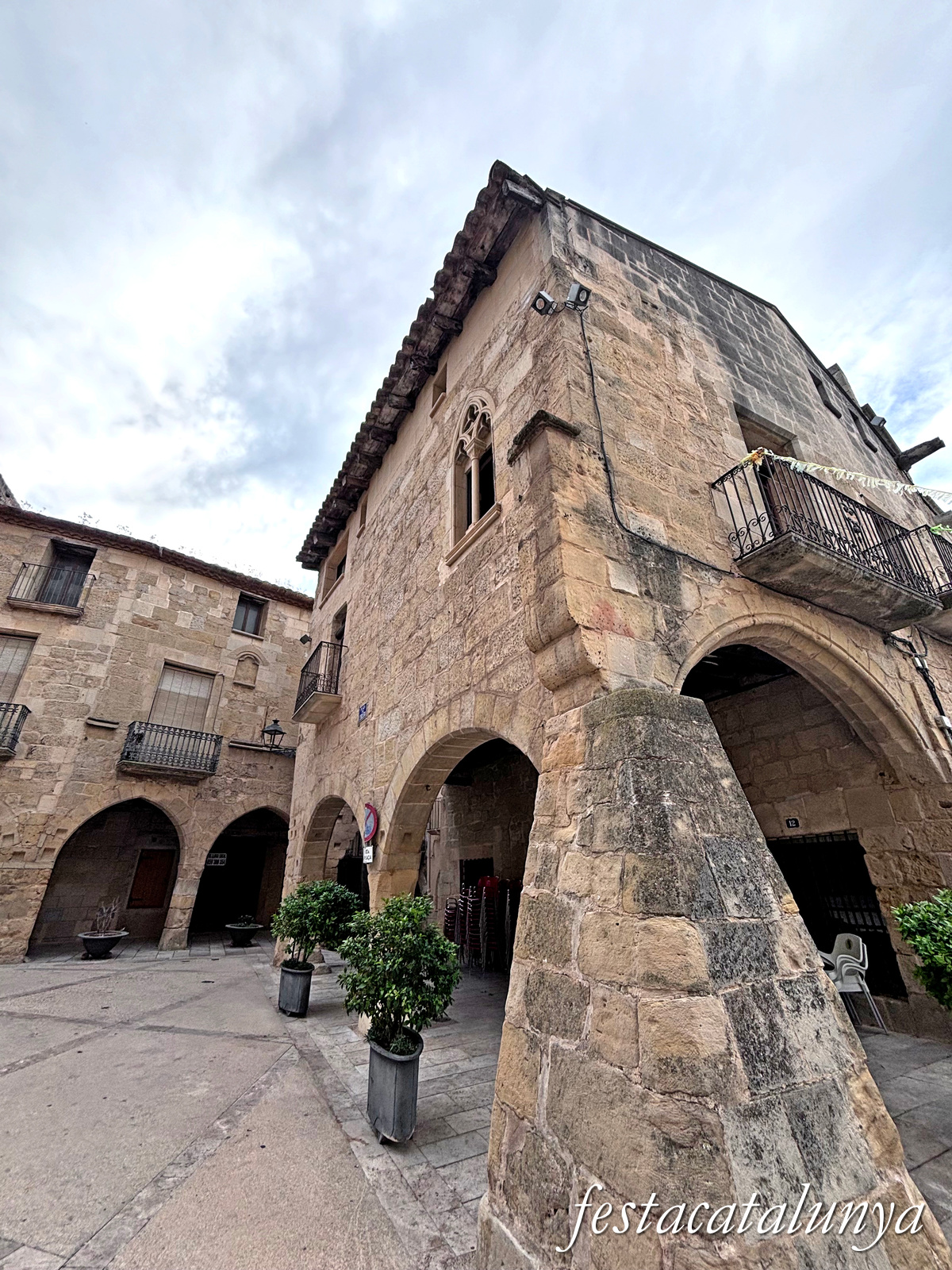 Horta de Sant Joan - Plaça de l'Església