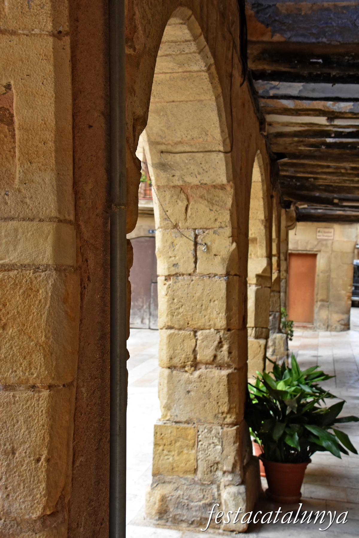 Horta de Sant Joan - Plaça de l'Església 