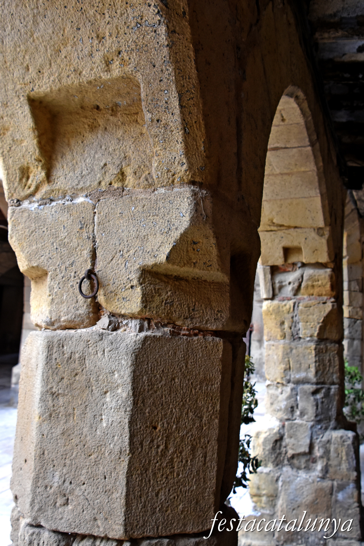 Horta de Sant Joan - Plaça de l'Església 