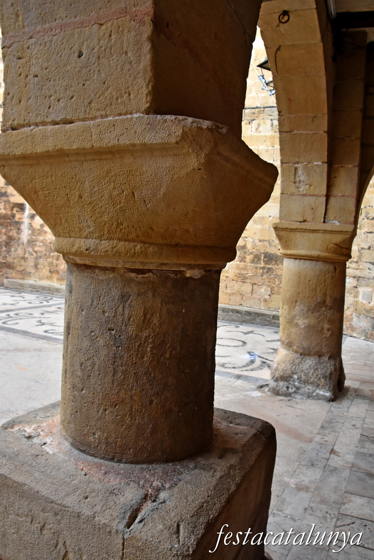 Horta de Sant Joan - Plaça de l'Església 