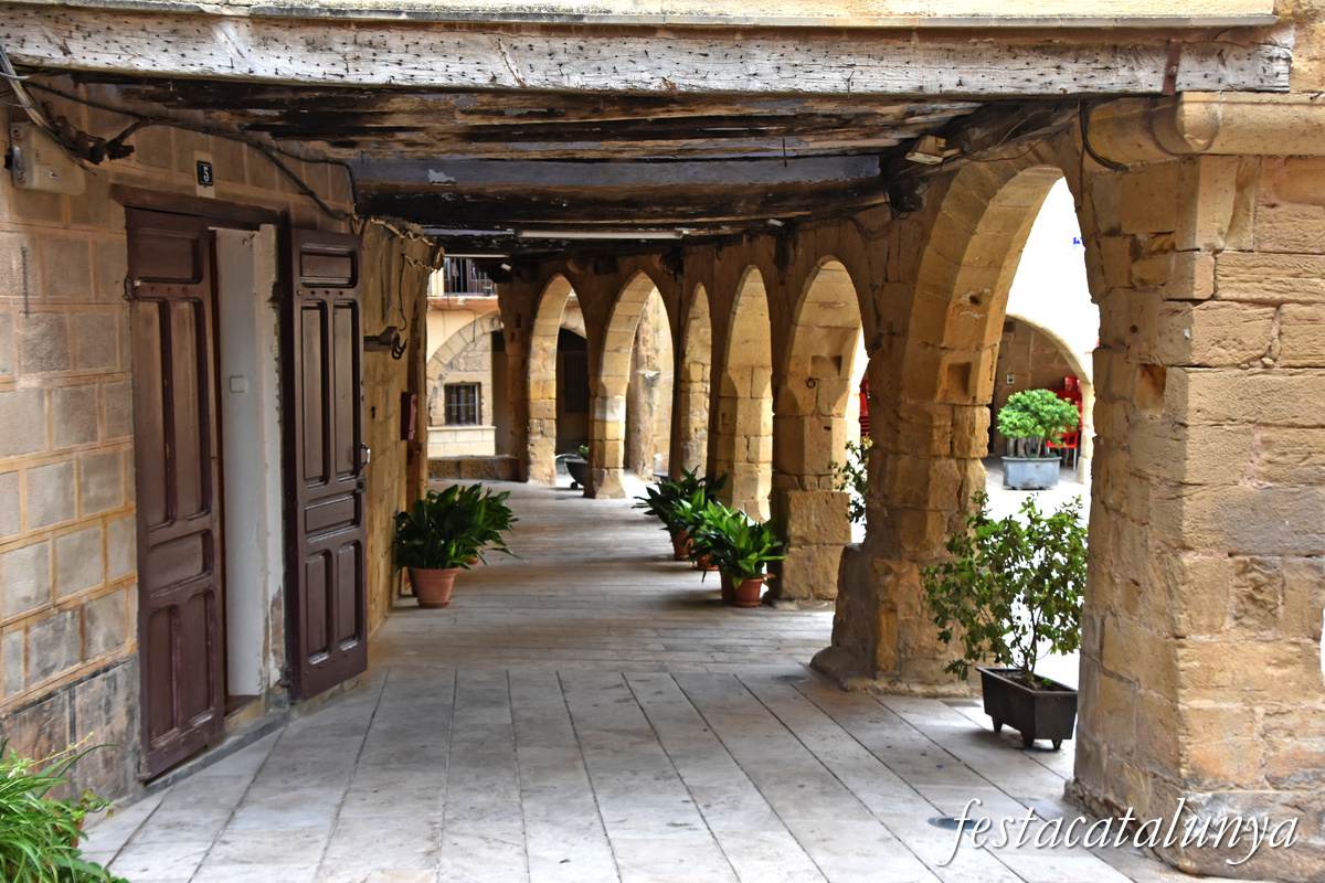 Horta de Sant Joan - Plaça de l'Església 
