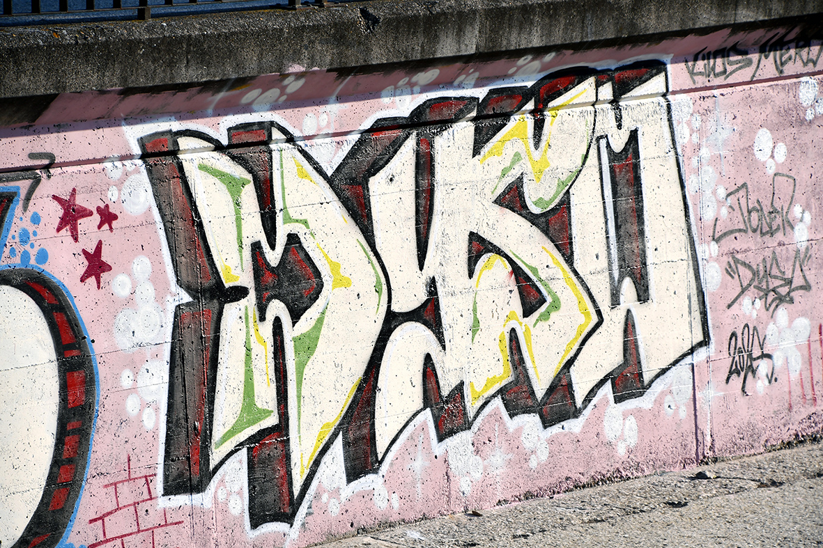 Grafitis a la riera de Colera