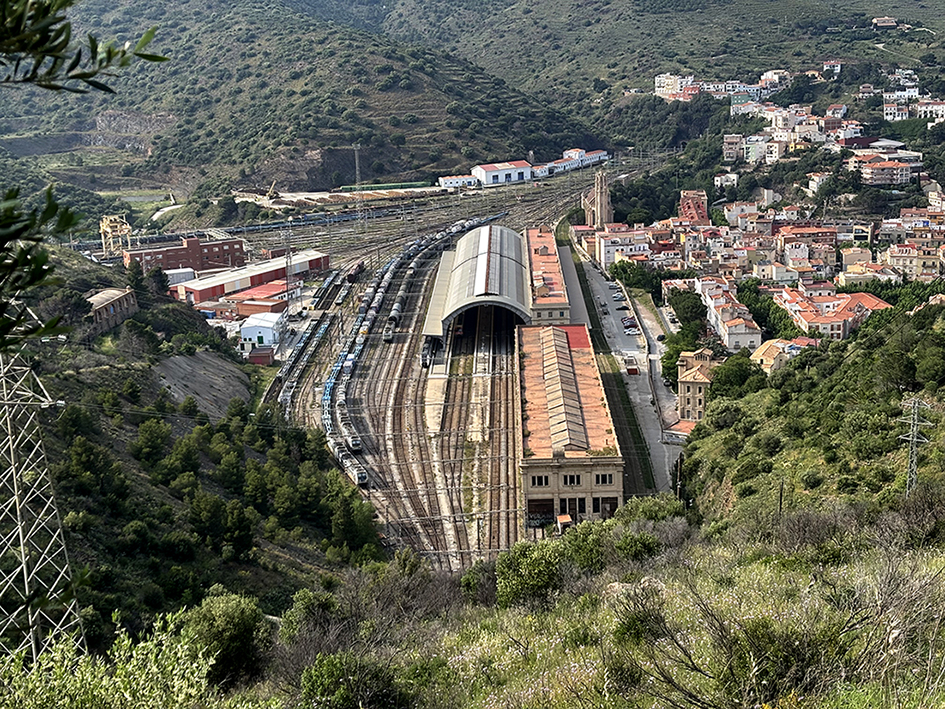 Mirador des de l'antiga N-260 a Portbou ***