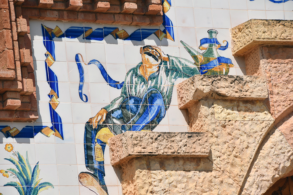 Celler Cooperatiu de César Martinell al Pinell de Brai ***