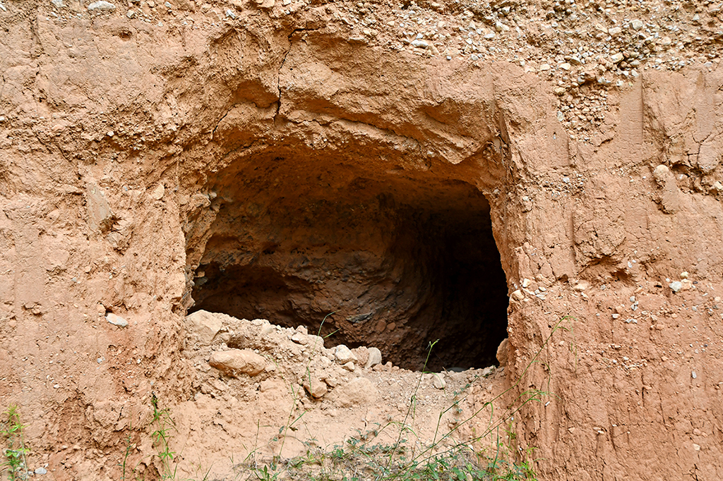 Mines de terra refractària del Pinell de Brai ***