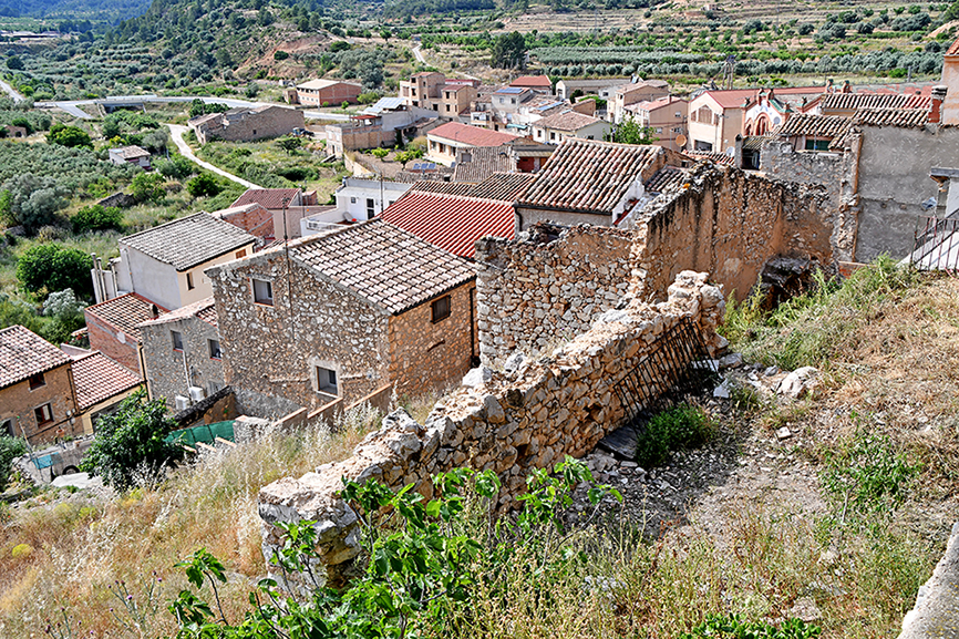 Les cases caigudes del Pinell de Brai