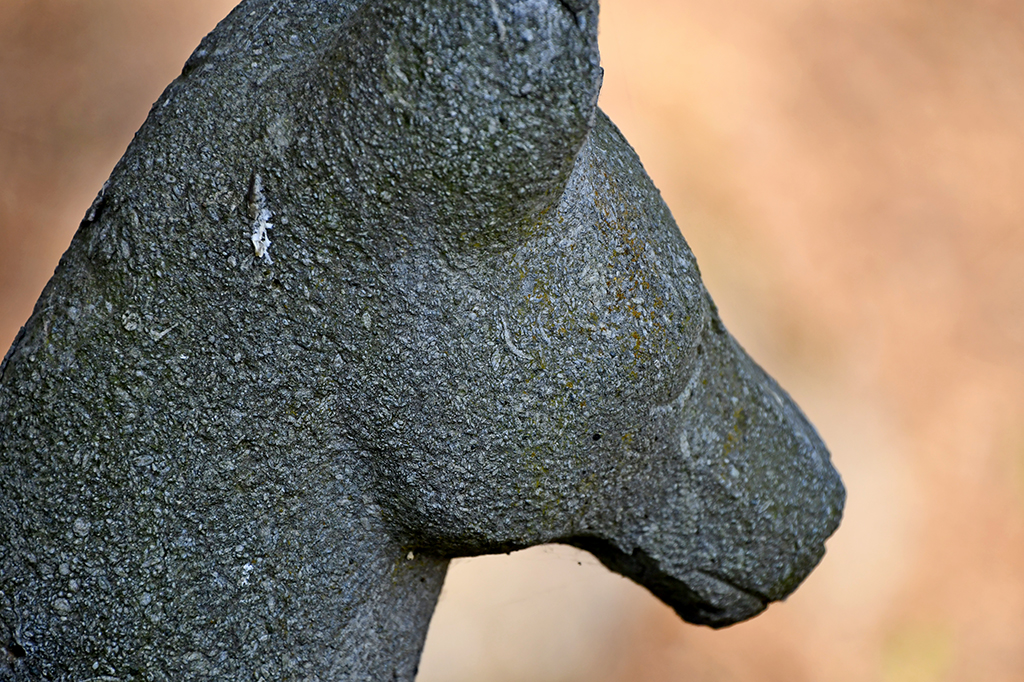 Escultura Cangur de Josep Maria Brull i Pagès a Monistrol de Calders