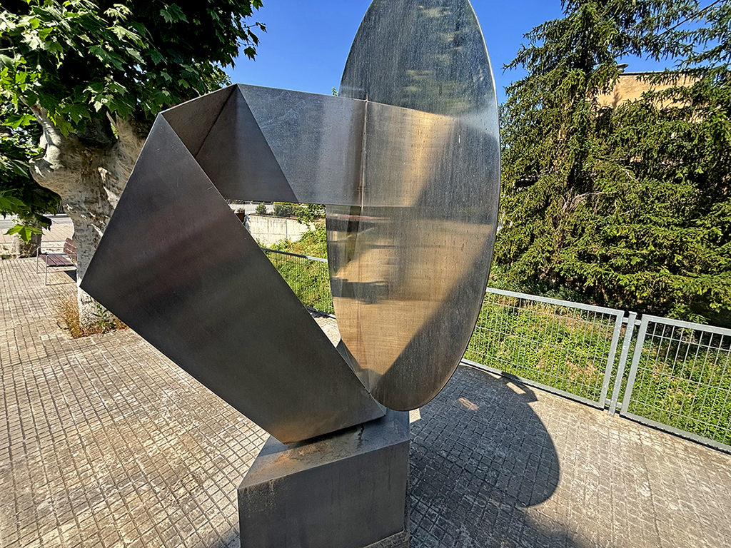 Escultura Cinta esfèrica d'Enrique Salamanca a Monistrol de Calders