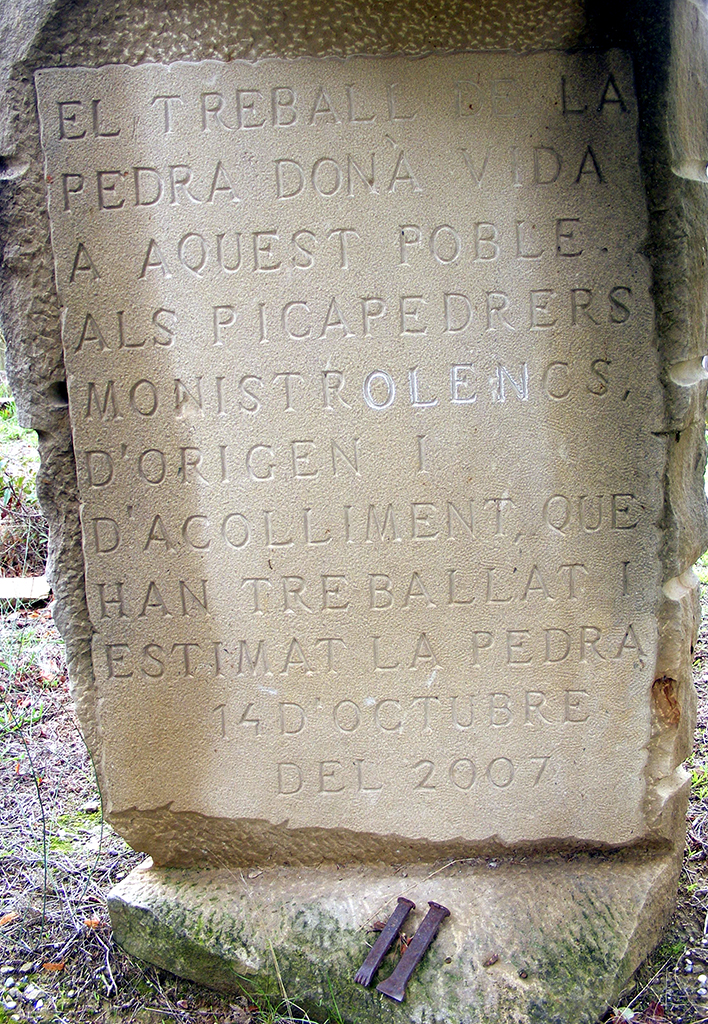 Escultura Monòlit en homenatge al treball de la pedra a Monistrol de Calders