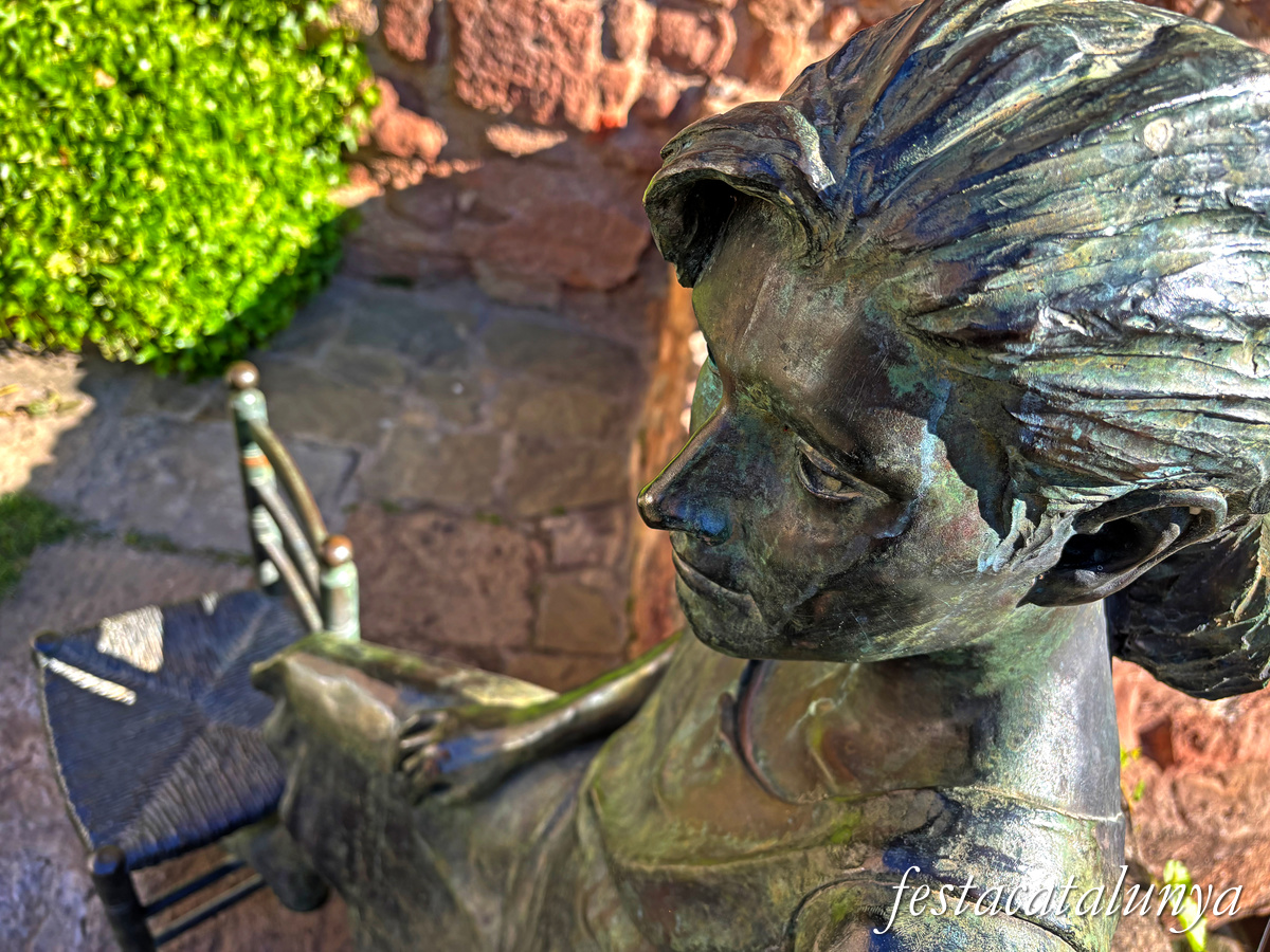 Rajadell - Noia de la Plaça