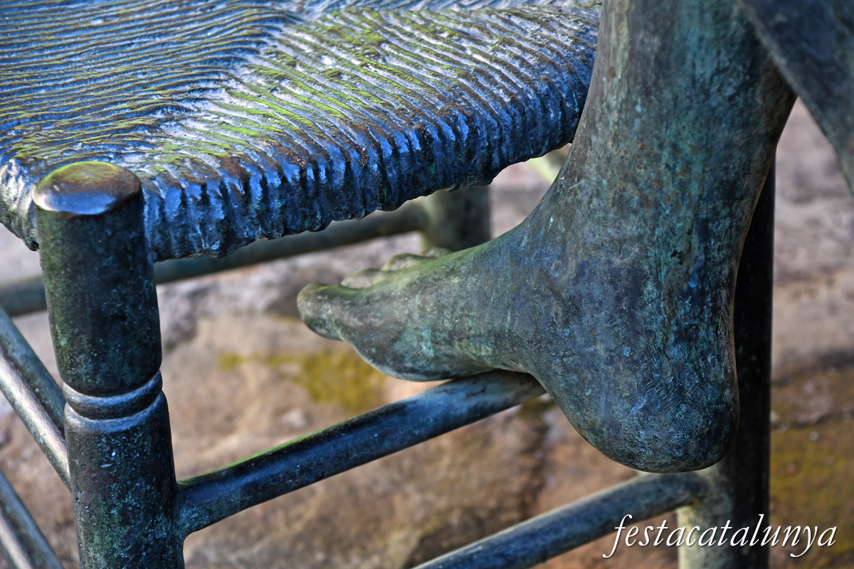 Rajadell - Noia de la Plaça 