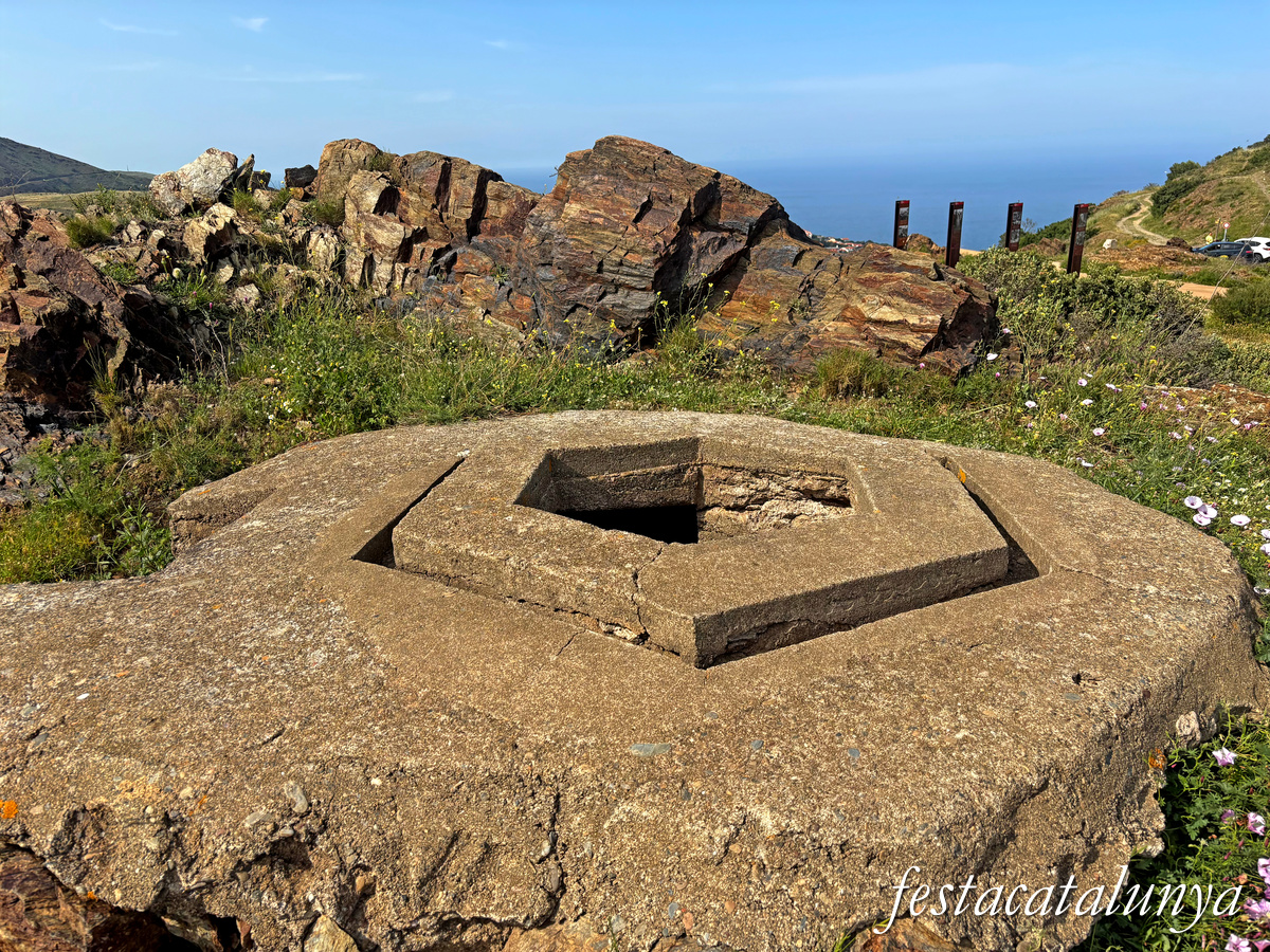 Portbou - Memorial de l'Exili republicà al coll dels Belitres - Búnquer per metralladora 