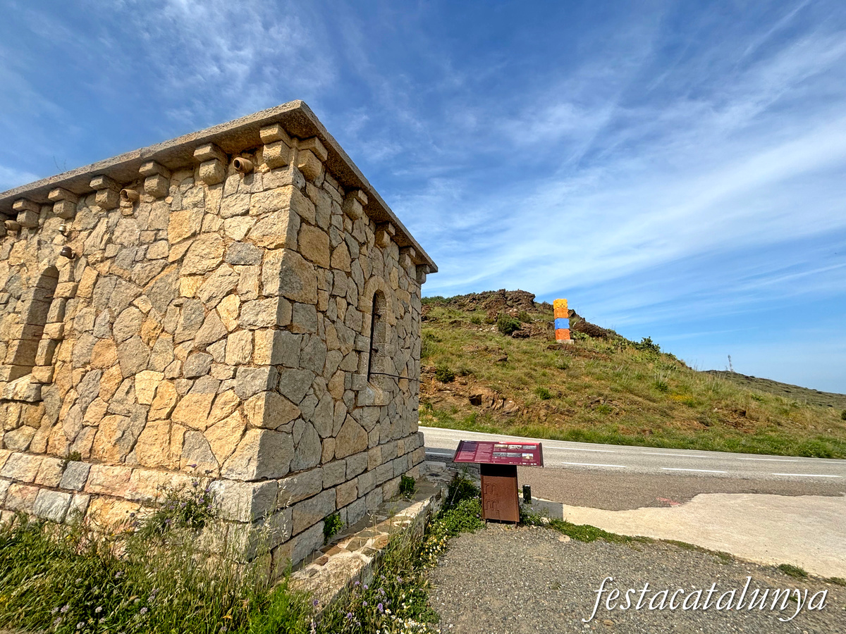 Portbou - Testimonis del període franquista al Coll dels Belitres - Monòlit franquista 