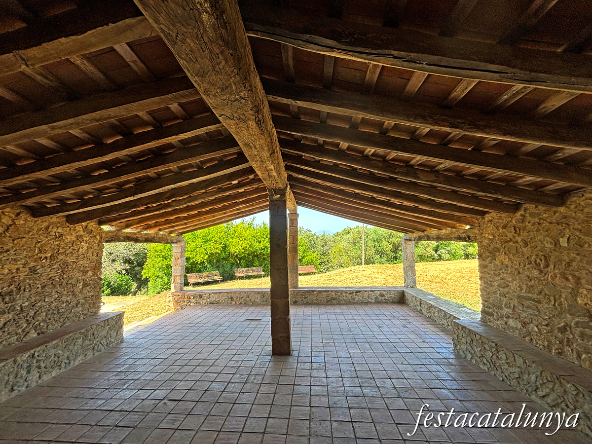 Llambilles - Capella de la Mare de Déu de la Pietat a Erols 