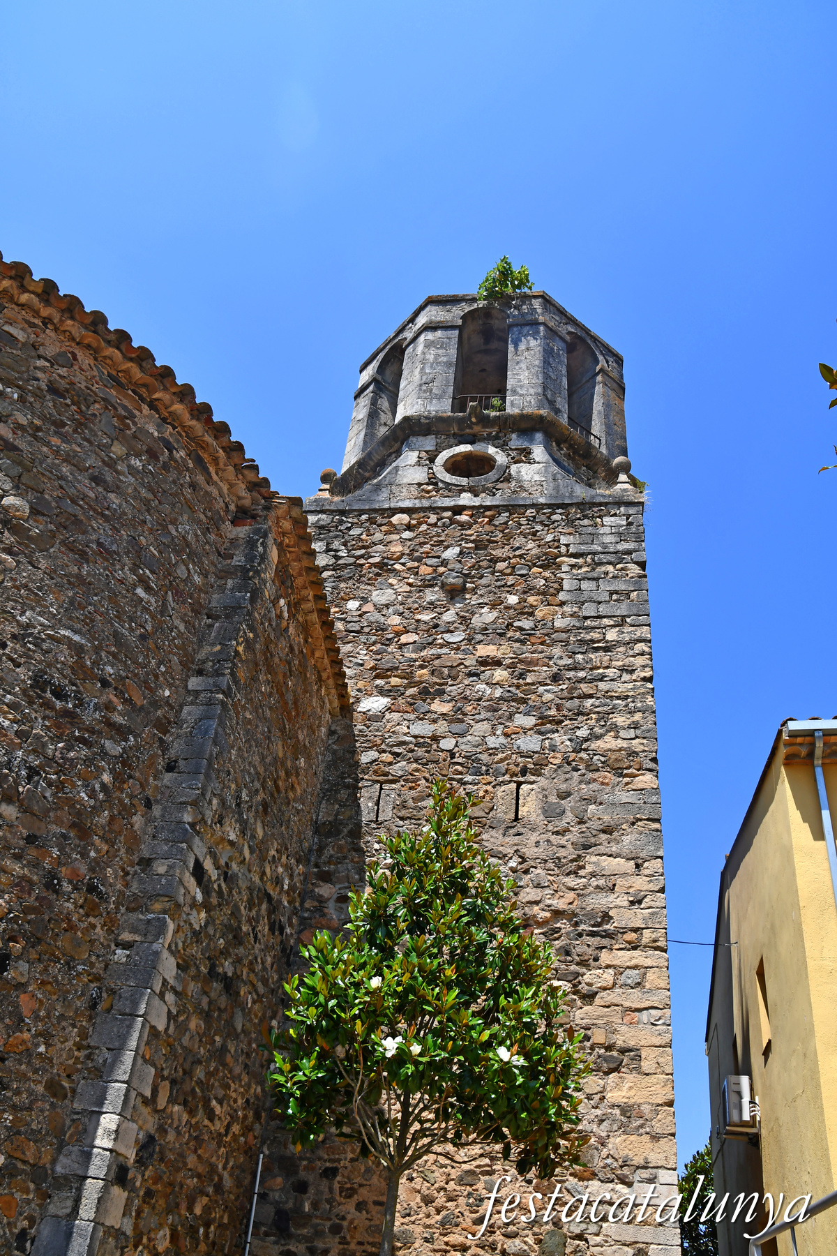 Llambilles - Església parroquial de Sant Cristòfol