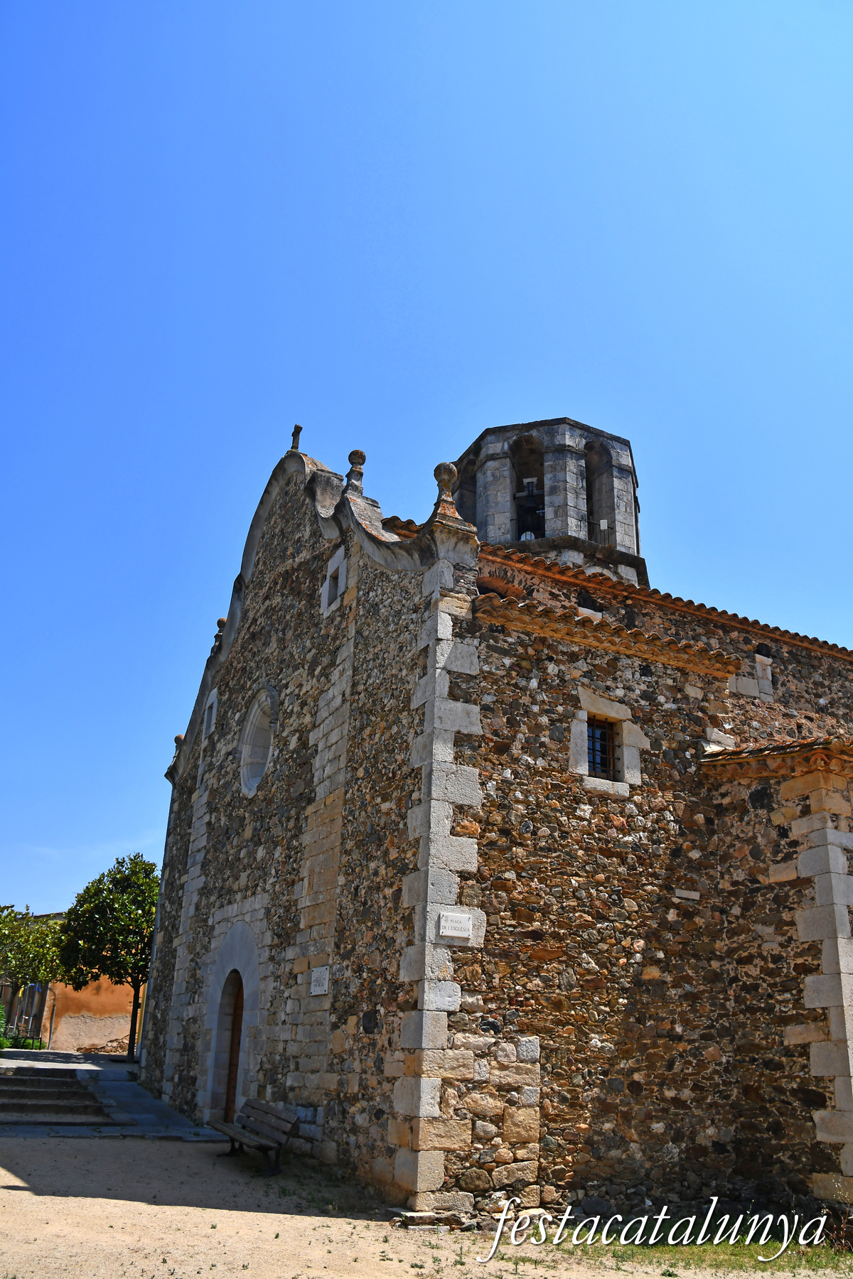 Llambilles - Església parroquial de Sant Cristòfol