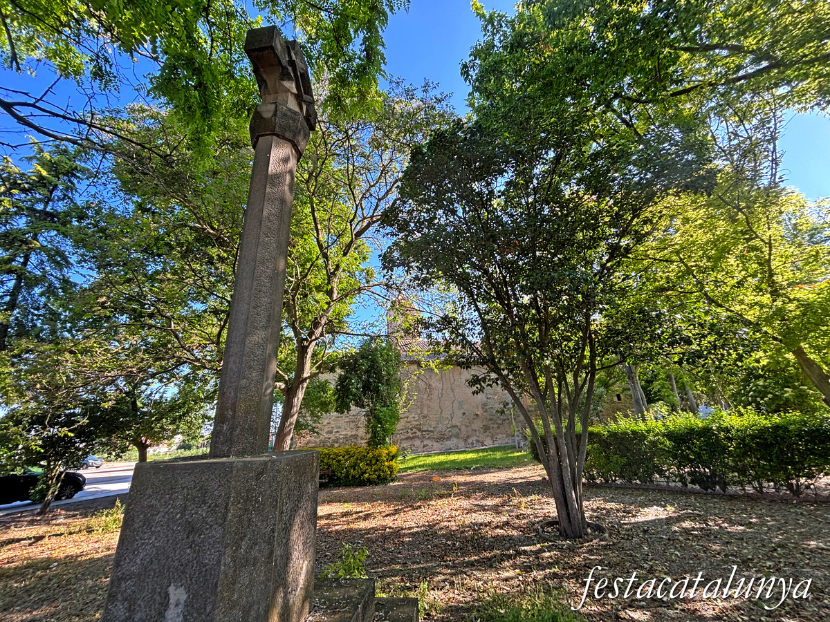 Ivars d'Urgell - Ermita de la Mare de Déu d'Horta - Creu