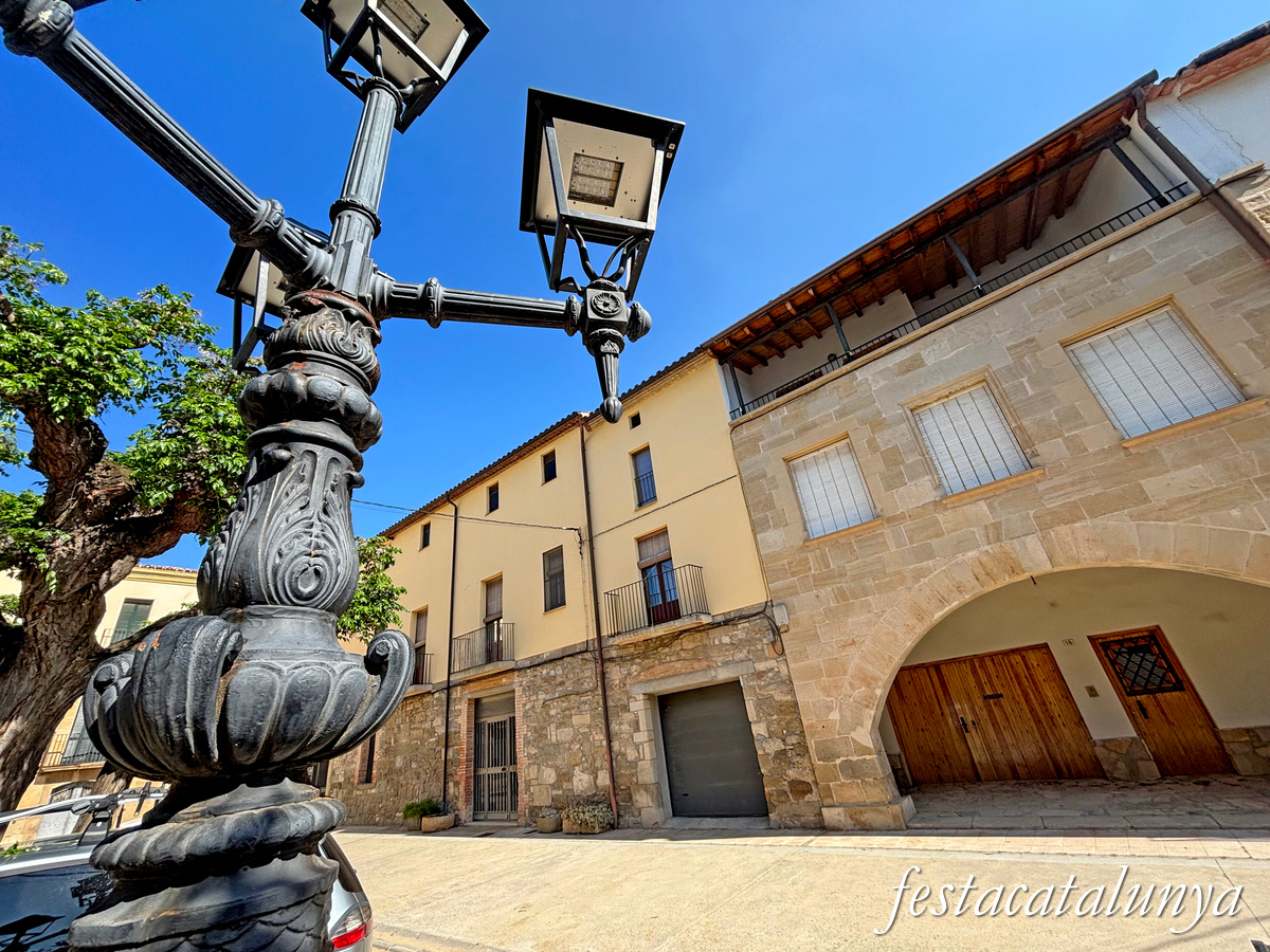 Ivars d'Urgell - Plaça de la Vellesa - Antic Castell dels Canonges