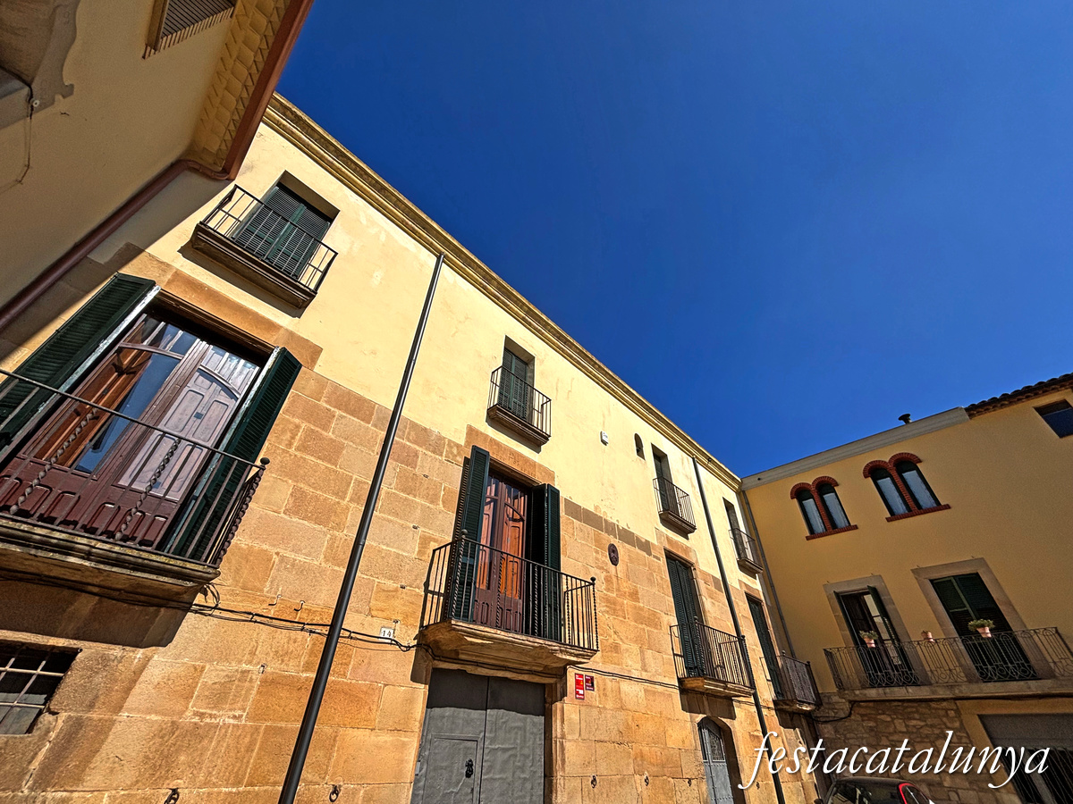 Ivars d'Urgell - Plaça de la Vellesa - Cal Segarreta