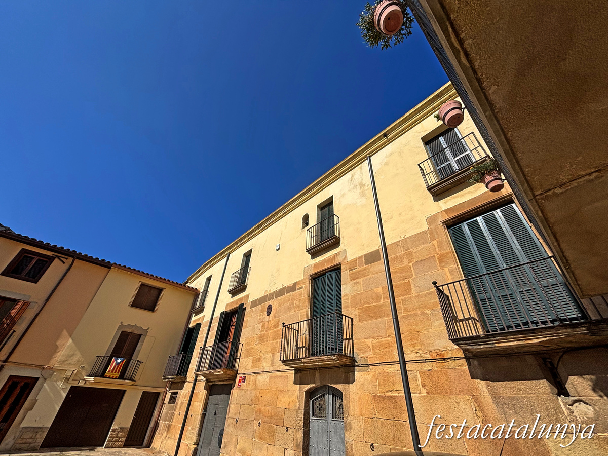 Ivars d'Urgell - Plaça de la Vellesa - Cal Segarreta