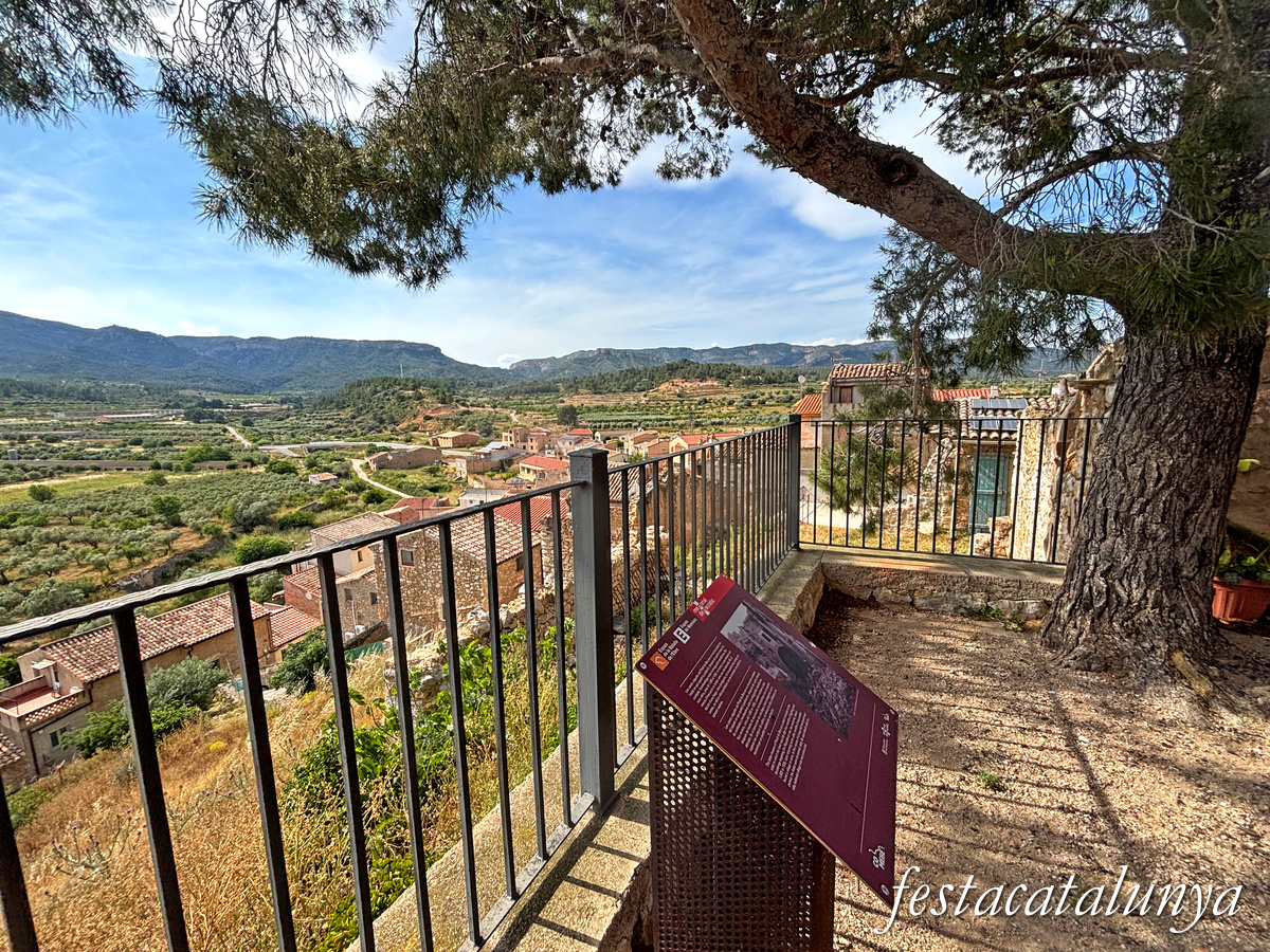 Pinell de Brai - Espais de la Batalla de l'Ebre - Les cases caigudes 