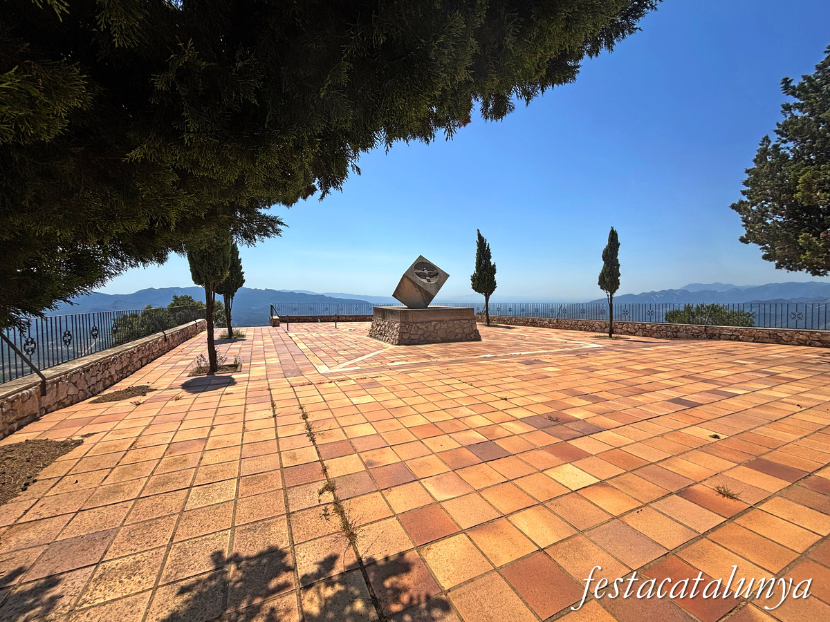 Pinell de Brai - Espais de la Batalla de l'Ebre - Mirador de la serra de Pàndols de la Punta Alta a la cota 705 