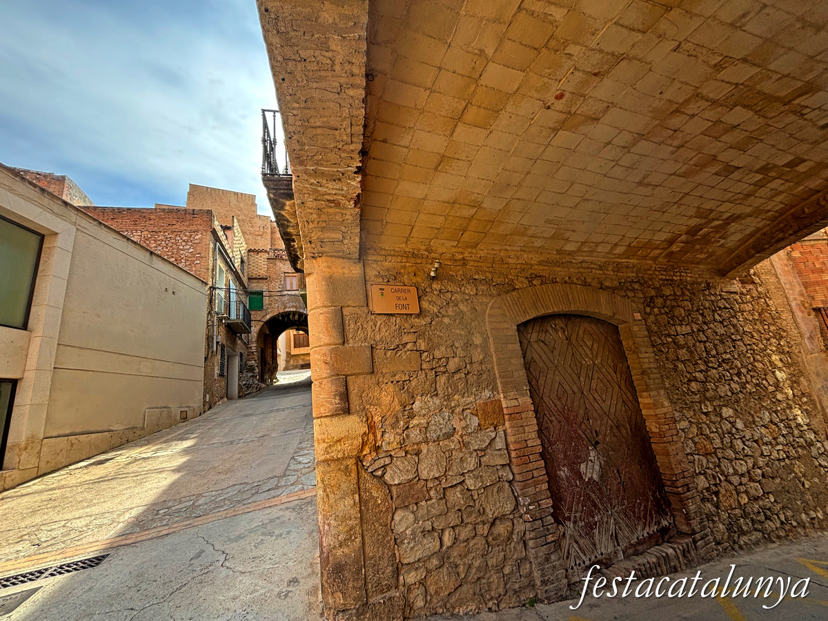 Pinell de Brai - Porxo a la Plaça de la Vila 