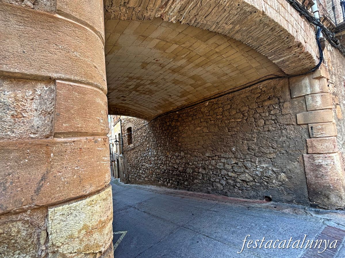 Pinell de Brai - Porxo a la Plaça de la Vila 