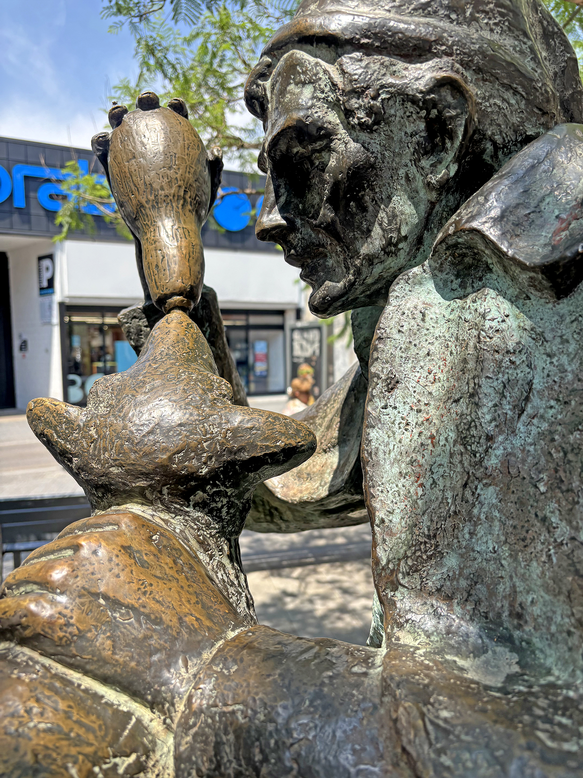 Monument al Manelic a Santa Coloma de Gramenet ***