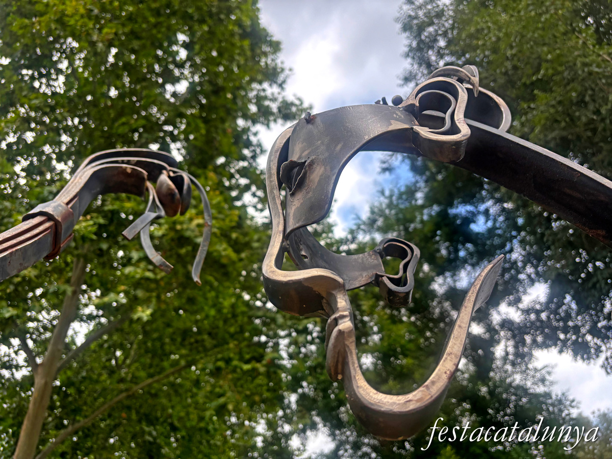 Sant Esteve de Palautordera - Escultura en homenatge al Ball de Gitanes