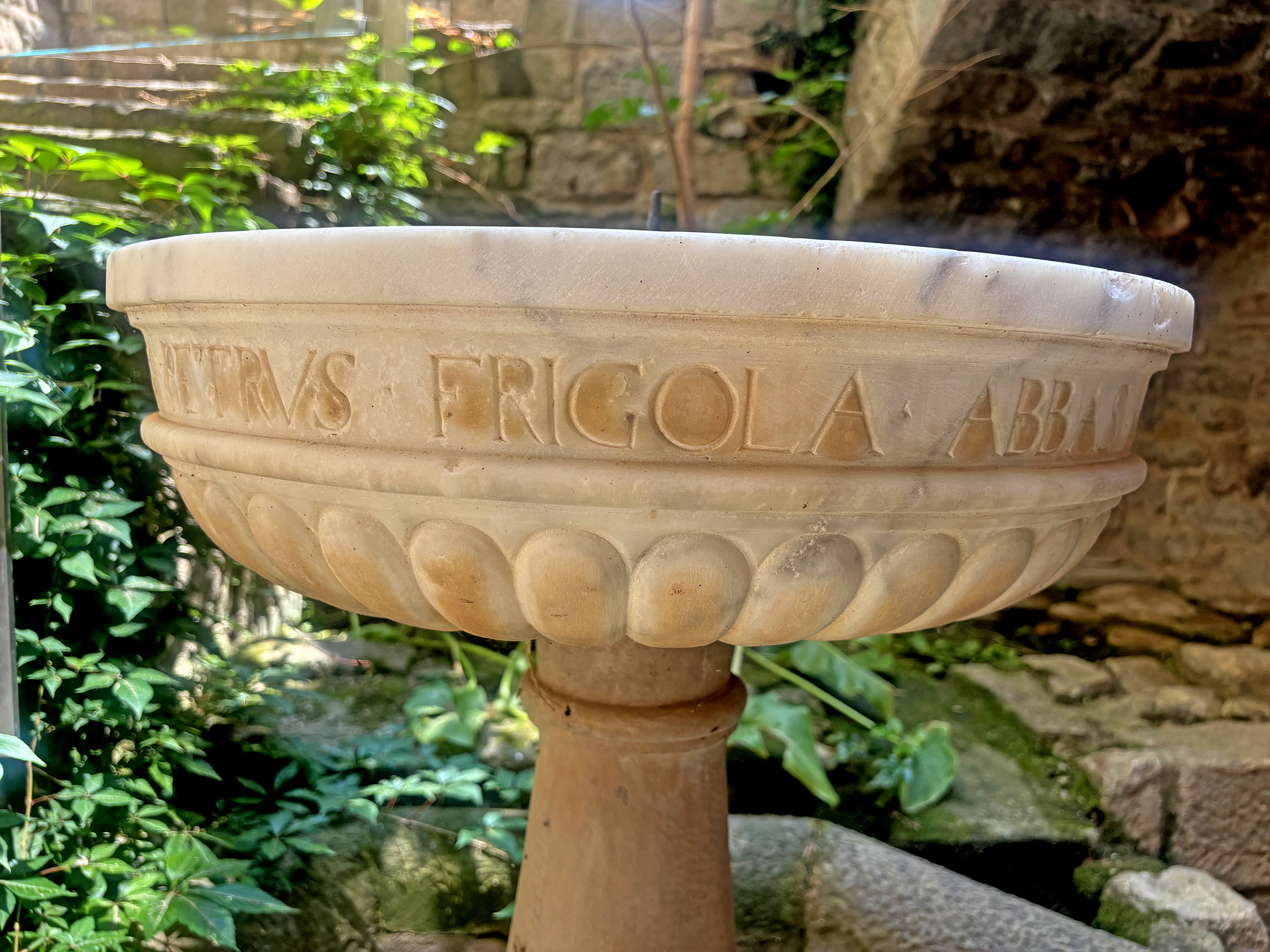 Pati de la creu i dependències annexes del monestir de Sant Benet de Bages