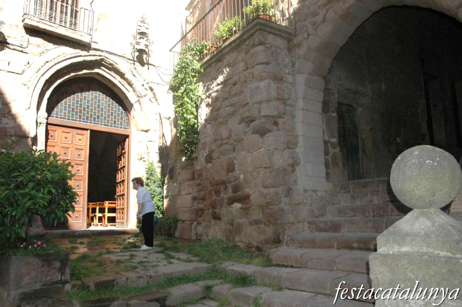 Capella i Plaça de Santa Eulàlia de Cardona