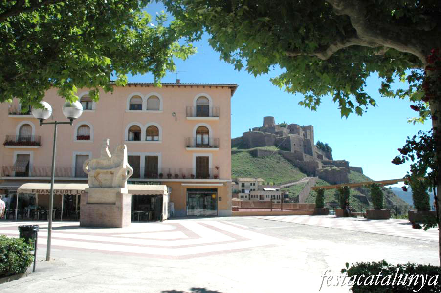 Cardona - Escultura del comte Borrell II de Subiracs