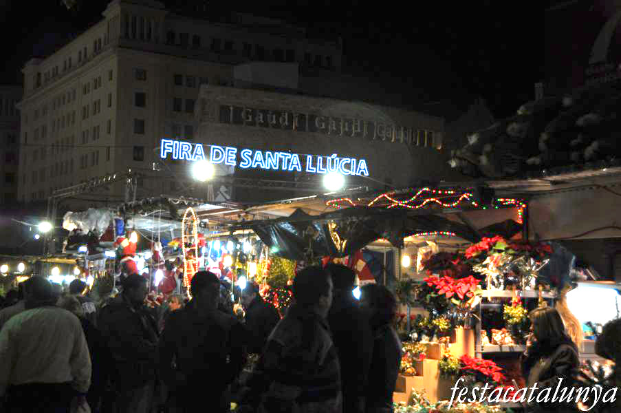 Fira de Santa Llúcia al voltant de la catedral de Barcelona