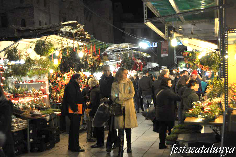 Fira de Santa Llúcia al voltant de la catedral de Barcelona