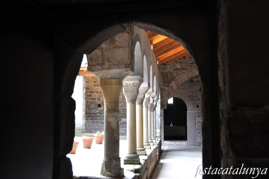 Monestir de Sant Pere de Casserres de les Masies de Roda ***