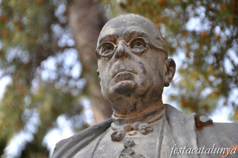 Monument a Torras i Bages a Les Cabanyes