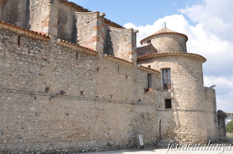 Castell de Penyafort a Santa Margarida i els Monjos ***