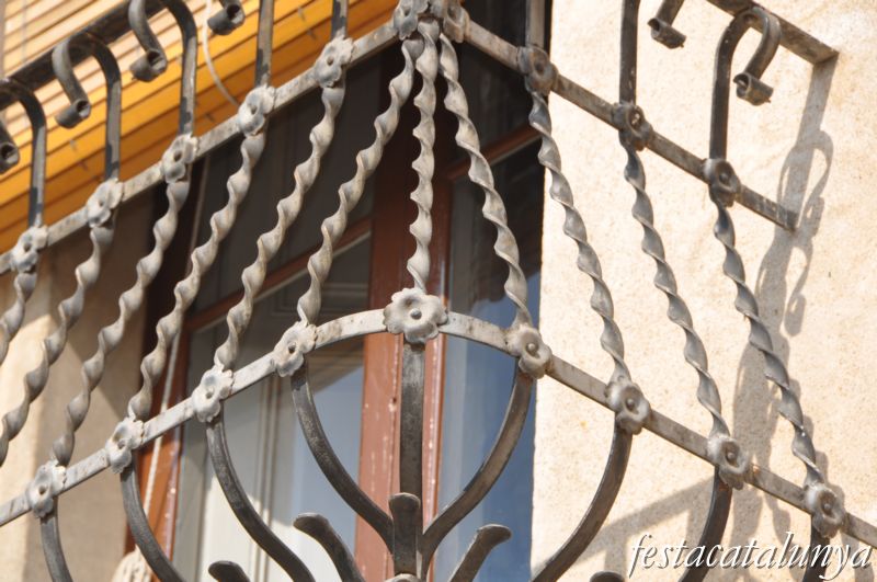 Santa Margarida i els Monjos - Cases de l’Avinguda Catalunya (Cal Frares)