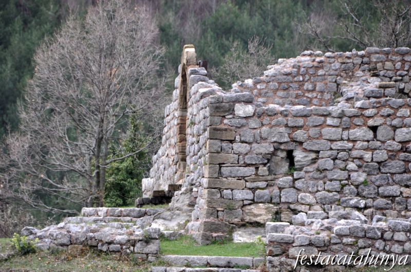 Castell de Mataplana i església de Sant Joan a Gombrèn