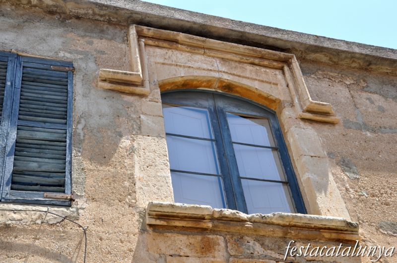 Poble de Saifores de Banyeres del Penedès (Can Garriga, antic can Morenes)
