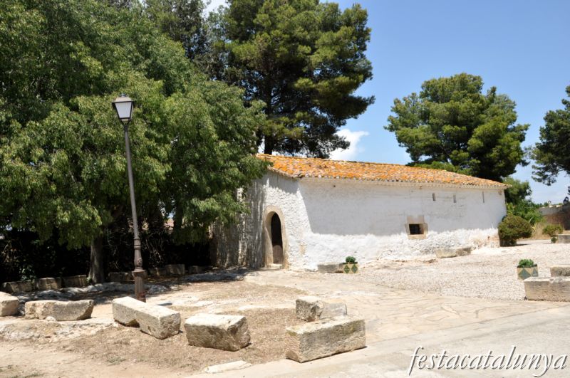 Poble de Saifores de Banyeres del Penedès (Església de Sant Pere)
