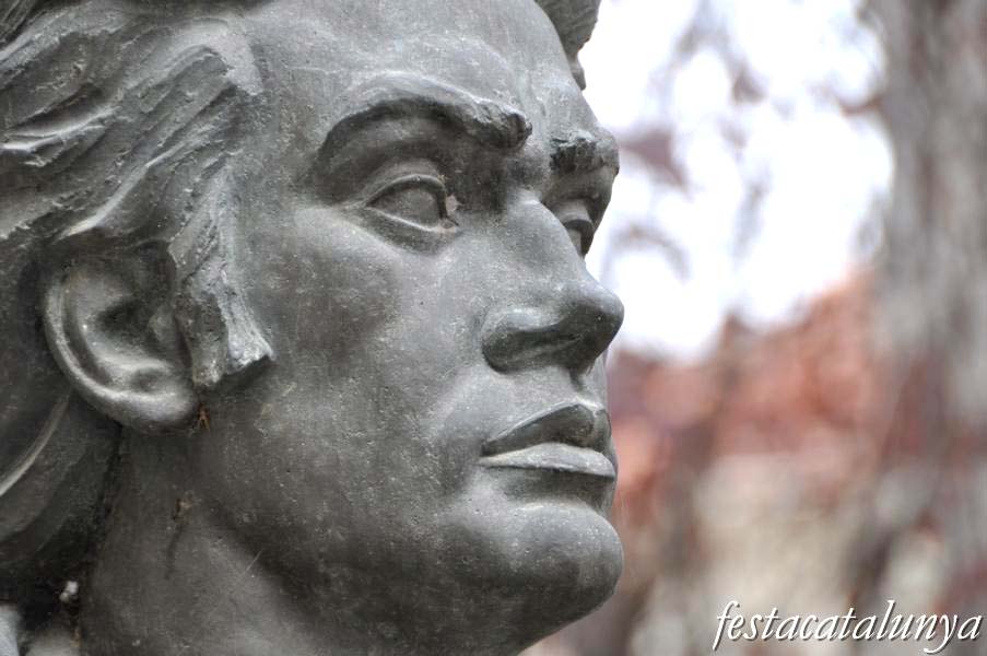 Bac de Roda, casa natal i monument a Roda de Ter