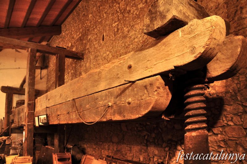 Premsa de biga i lliura del mas Borràs a Sant Vicenç de Calders