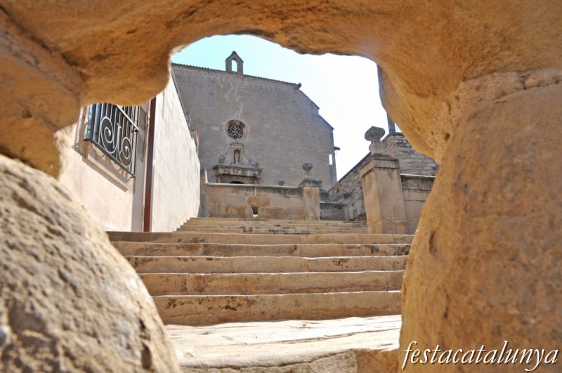 Escalinata de l'església de Sant Nicolau de Bellpuig
