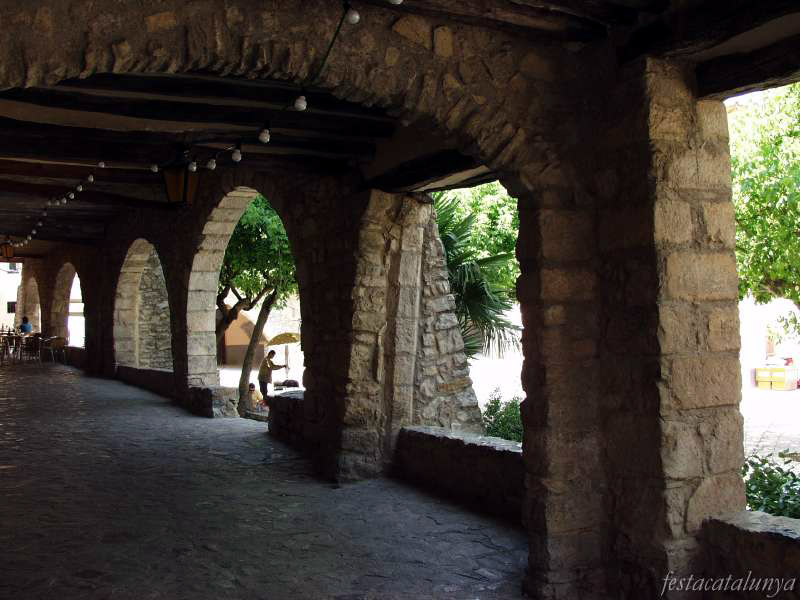 Llacuna, La - Plaça porxada