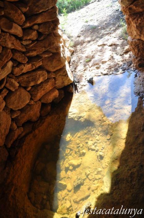 Mont-roig del Camp - Barraques de pedra seca (Barraca de Miquel Terna)