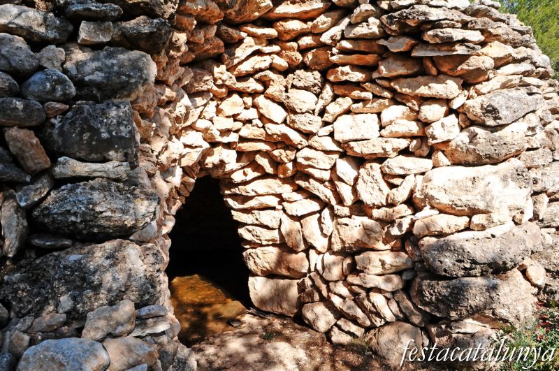 Mont-roig del Camp - Barraques de pedra seca (Barraca de Miquel Terna)