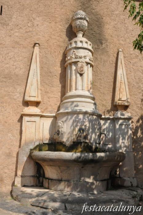 Mont-roig del Camp - Font neoclàssica