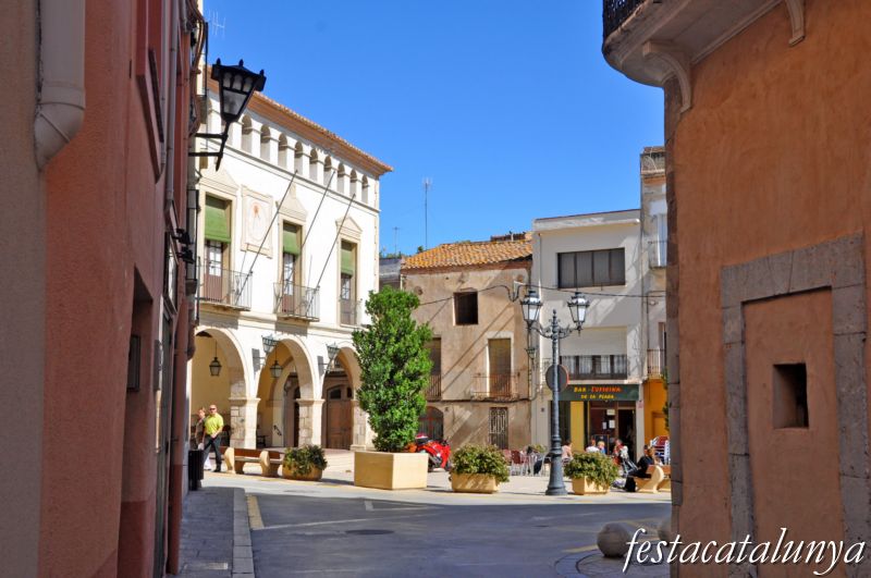 Plaça de la Vila de Montbrió del Camp